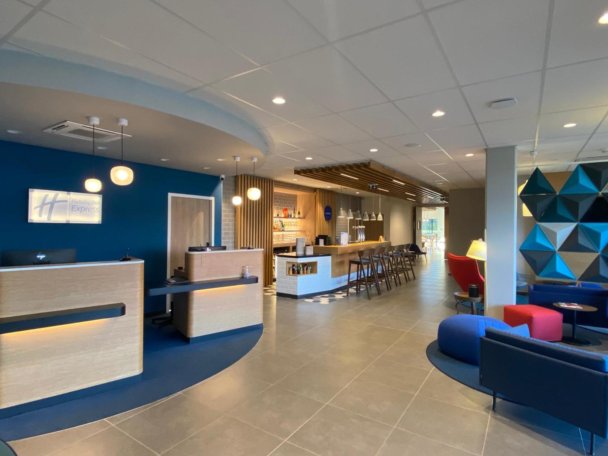 Holiday Inn Express Caen Epron By Ihg מראה חיצוני תמונה