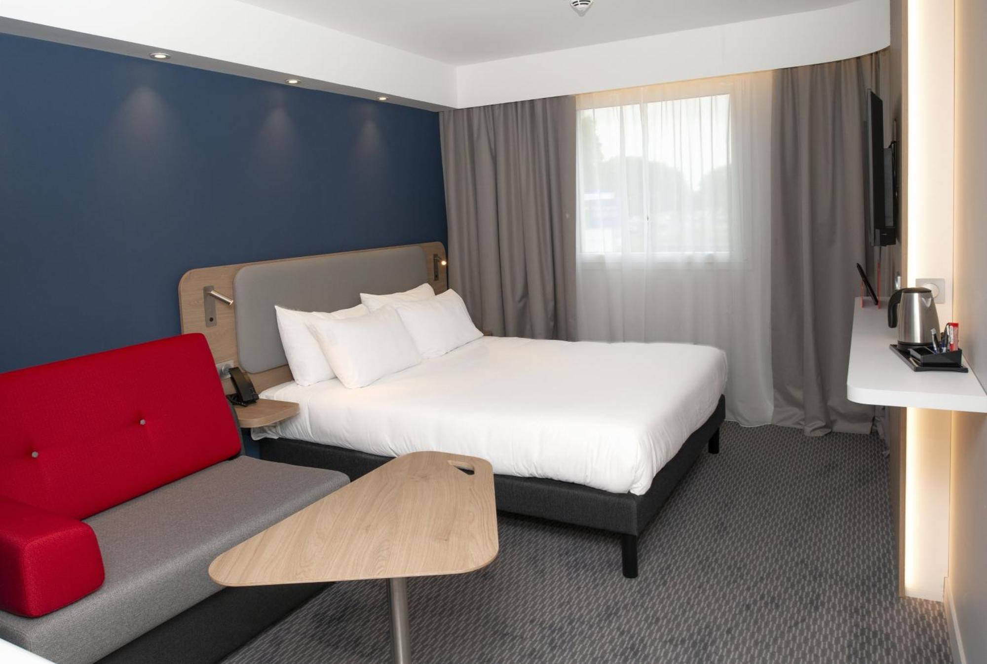 Holiday Inn Express Caen Epron By Ihg מראה חיצוני תמונה