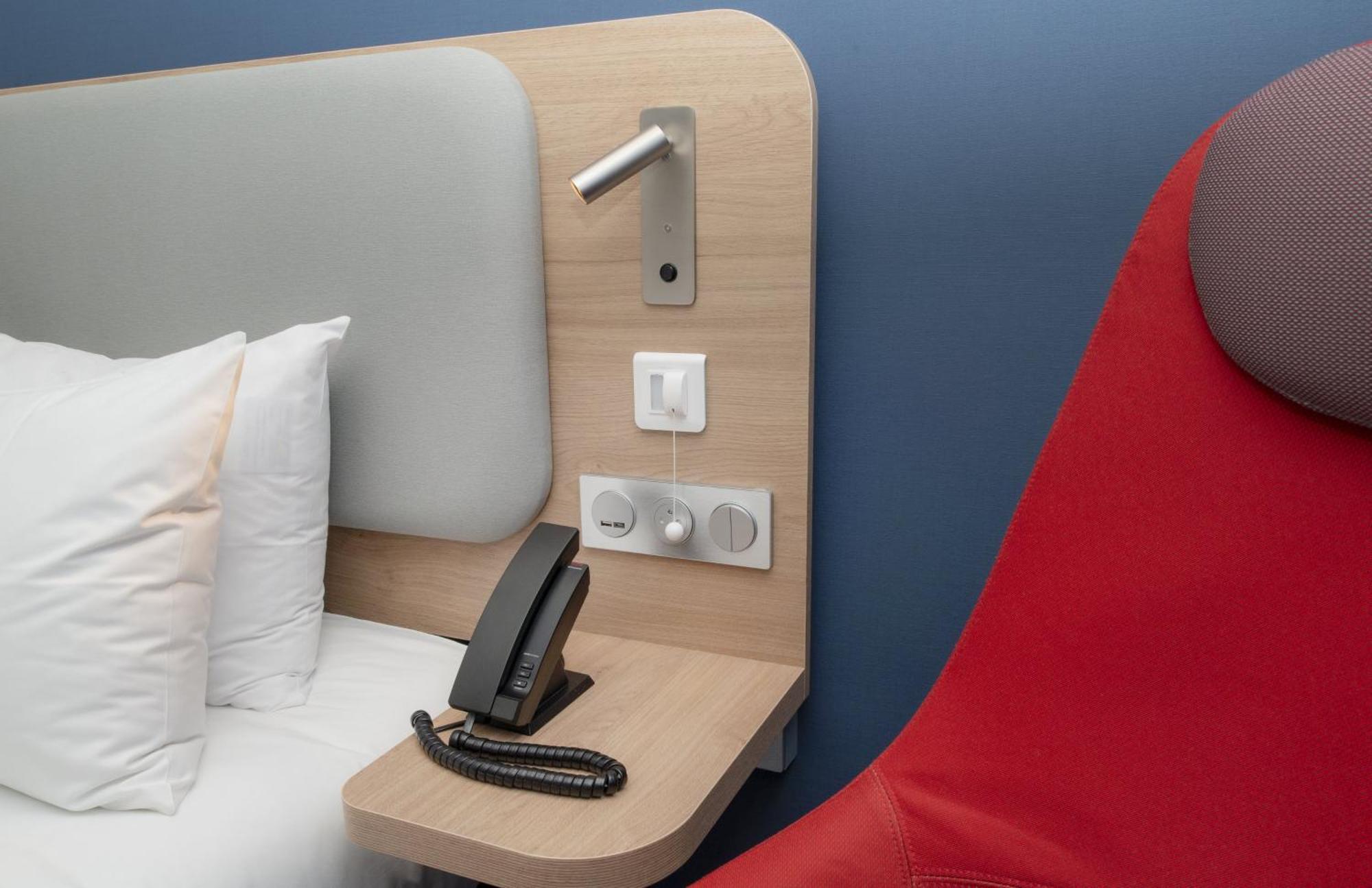 Holiday Inn Express Caen Epron By Ihg מראה חיצוני תמונה