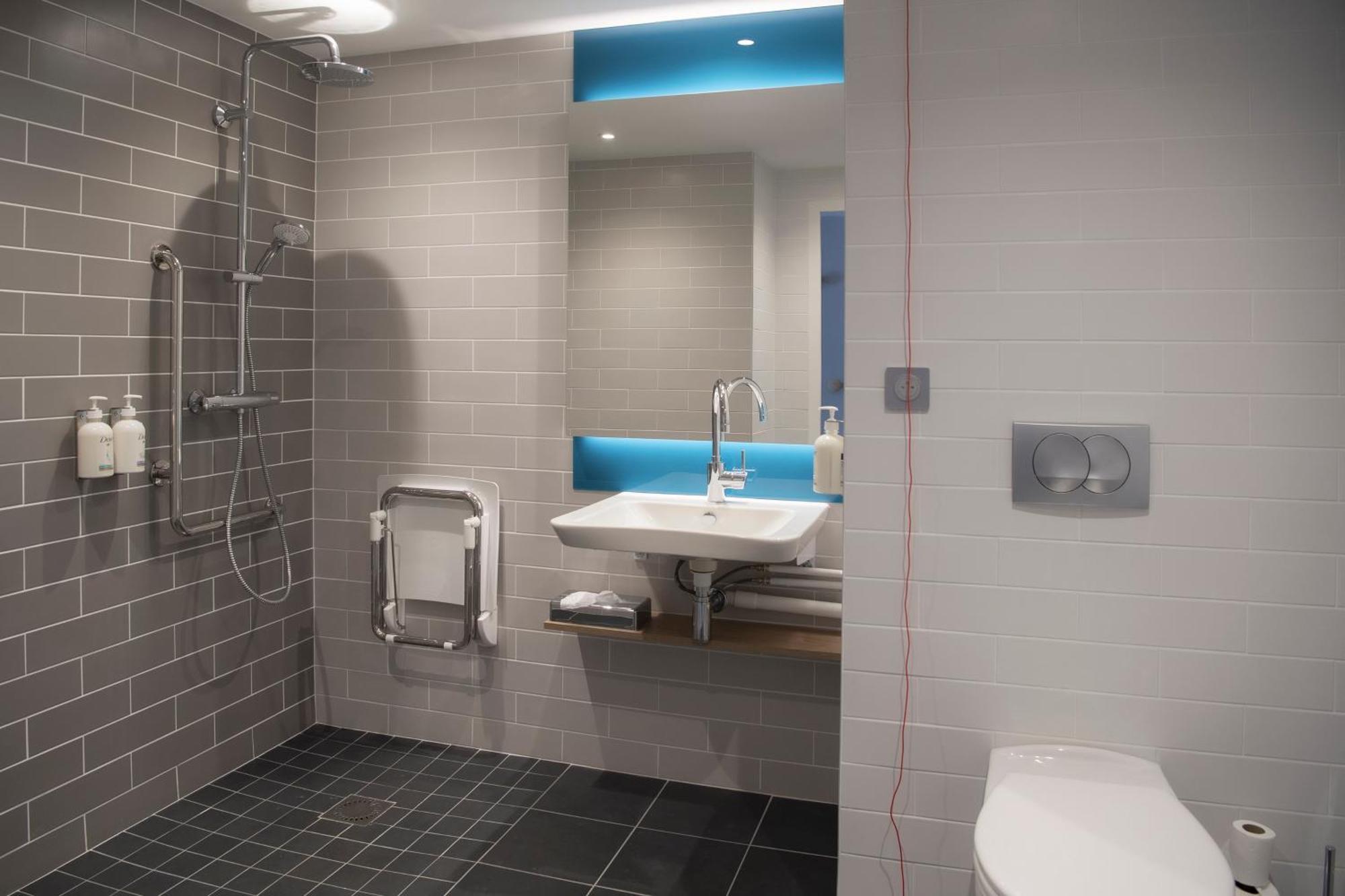 Holiday Inn Express Caen Epron By Ihg מראה חיצוני תמונה