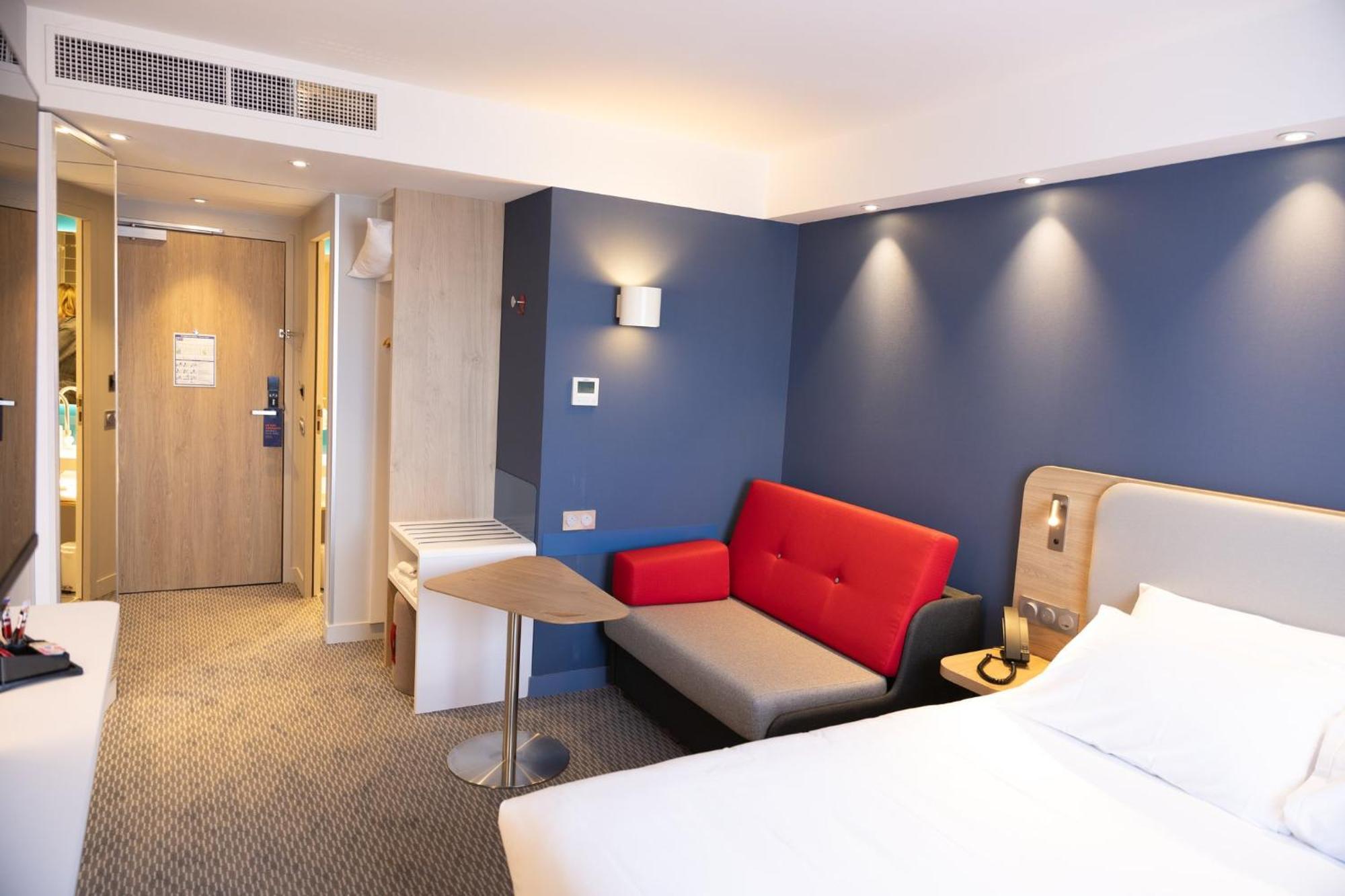 Holiday Inn Express Caen Epron By Ihg מראה חיצוני תמונה