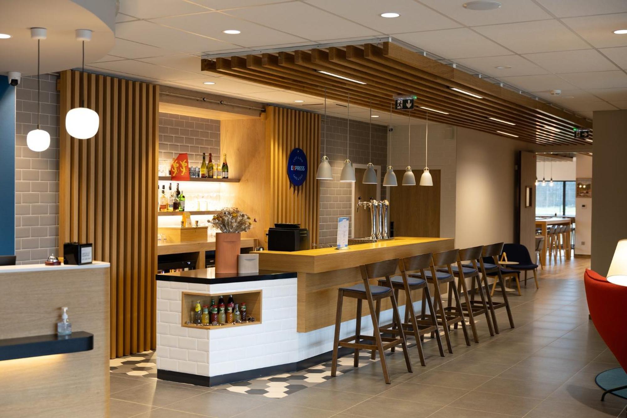 Holiday Inn Express Caen Epron By Ihg מראה חיצוני תמונה