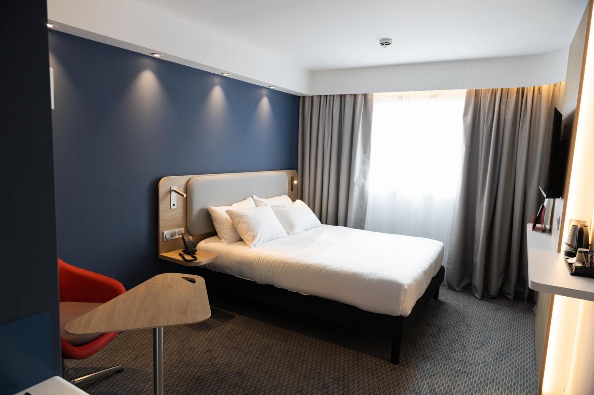 Holiday Inn Express Caen Epron By Ihg מראה חיצוני תמונה