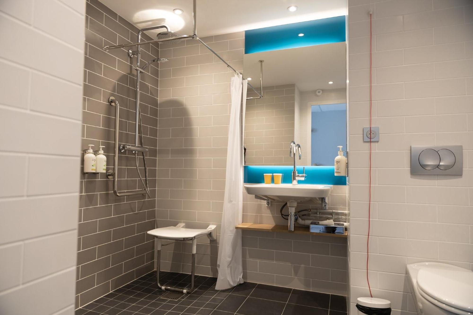 Holiday Inn Express Caen Epron By Ihg מראה חיצוני תמונה