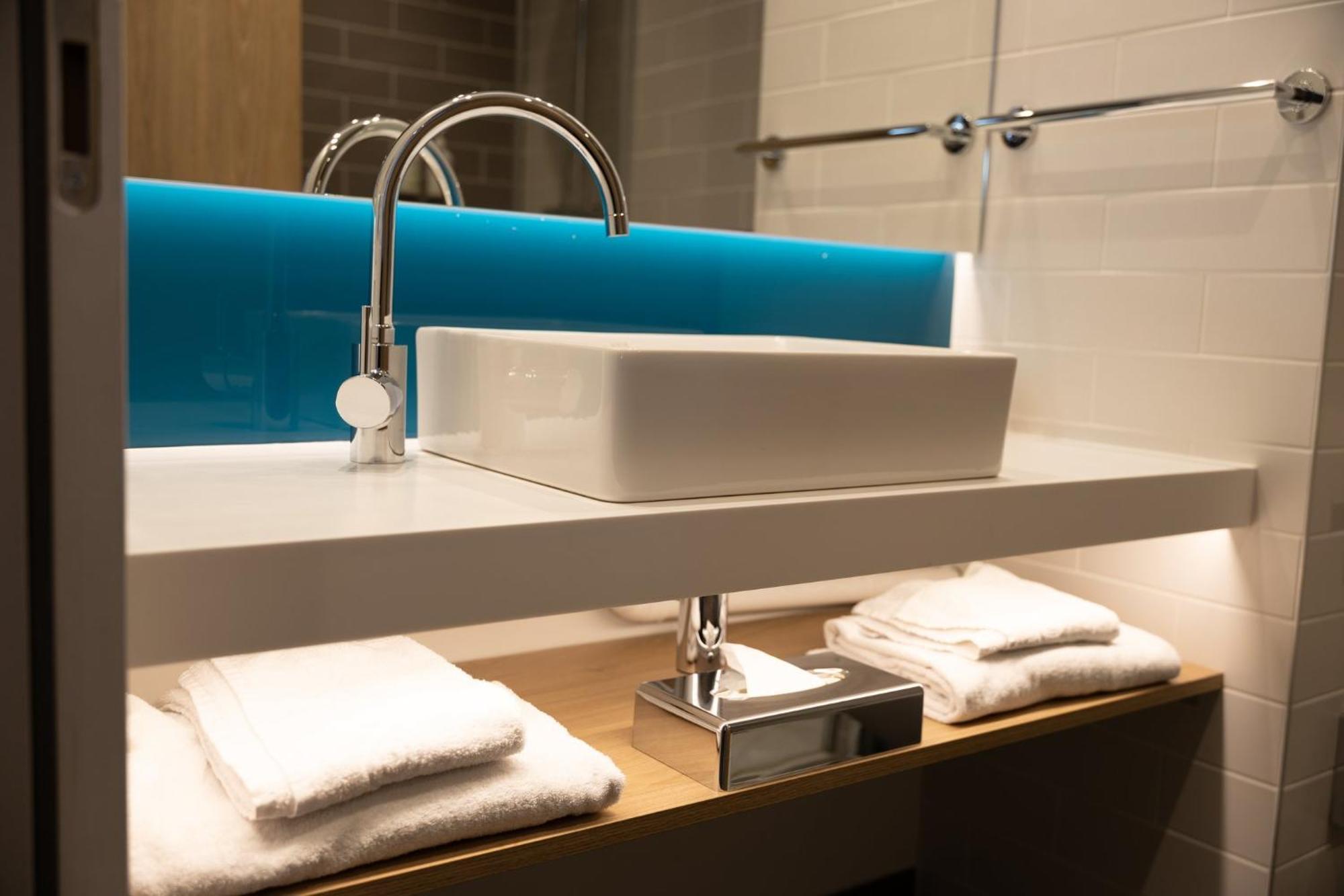Holiday Inn Express Caen Epron By Ihg מראה חיצוני תמונה