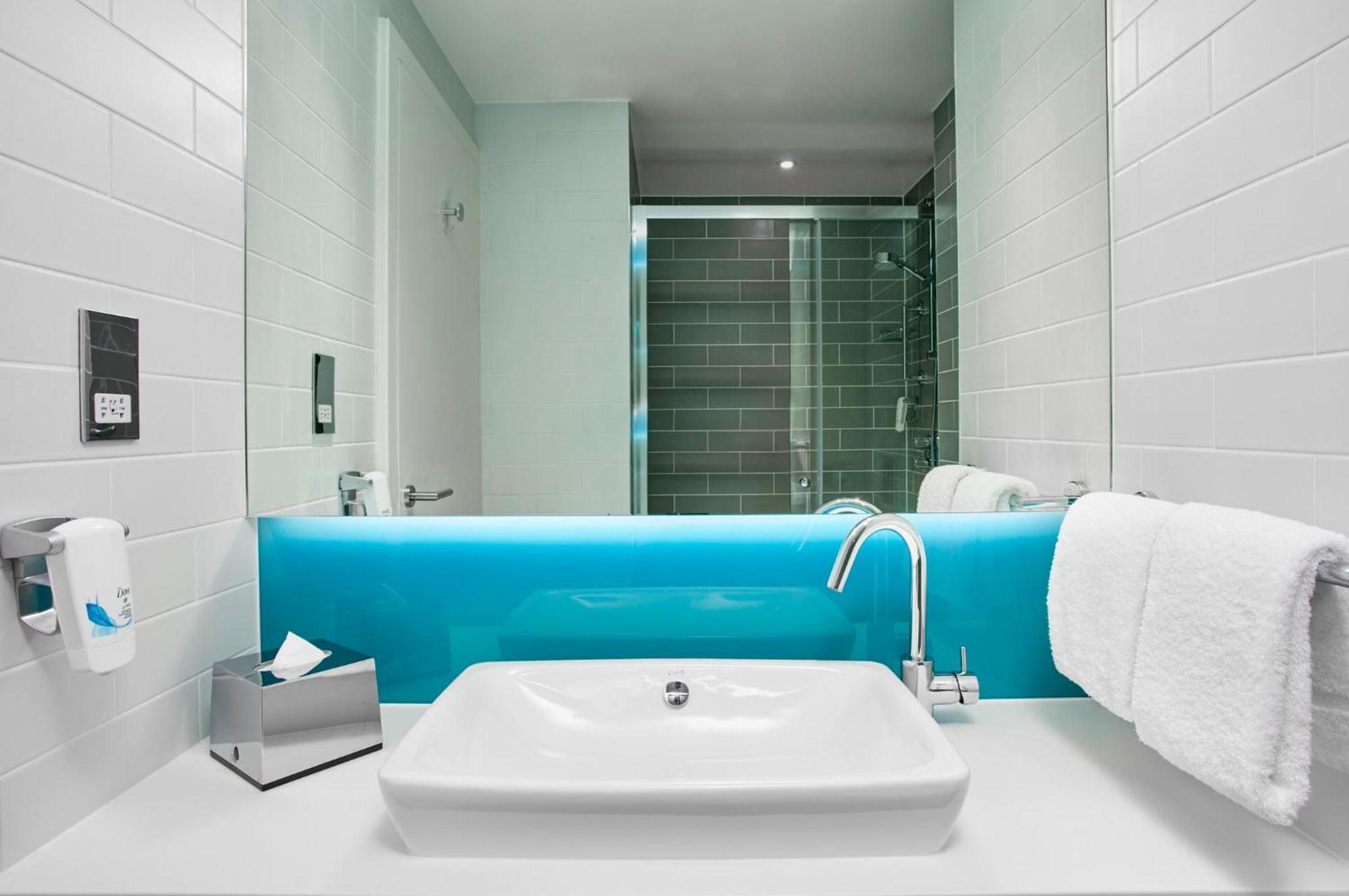 Holiday Inn Express Caen Epron By Ihg מראה חיצוני תמונה